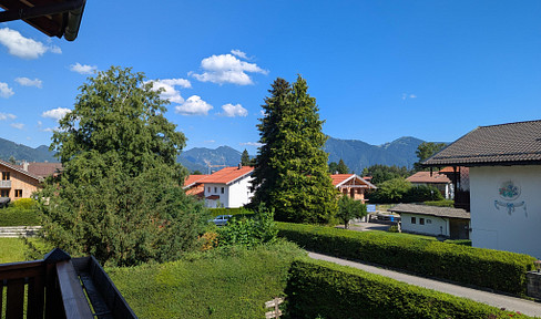 Bright apartment with mountain views in well-kept complex - commission-free