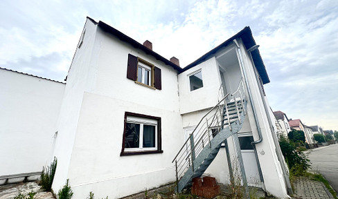 *WITHOUT PROVISION* Two-family house plus extension - 365m² living space, garden, 3x parking space, and much more.