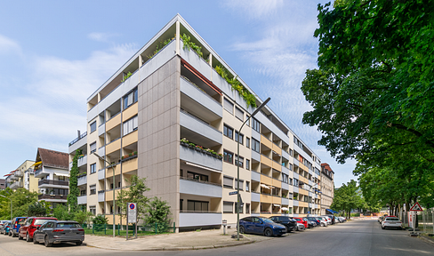 Modern 3-room city apartment with two loggias in a top location in Neuhausen - commission-free