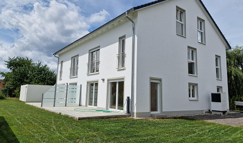 Sunny semi-detached house, first occupancy
