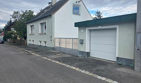 Lots of space - many possibilities - large house with 3 garages - large families very welcome!!!