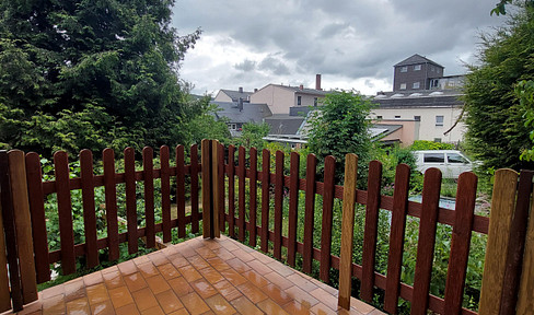 Spacious semi-detached house with enormous potential - in the middle of the city close to nature!