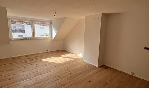 Free of commission! - Refurbished and vacant 2-room apartment with parking space centrally located in Emskirchen
