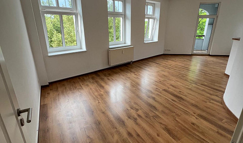 Stylish living in a central location in Cottbus - renovated 3-room apartment with balcony