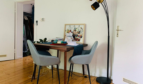 Ruhige DG-Wohnung mit weitem Ausblick - Provision frei!  Sofort