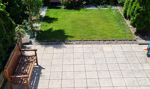 Maisonettewohnung im Reihenhaus-Stil mit Gartenanteil