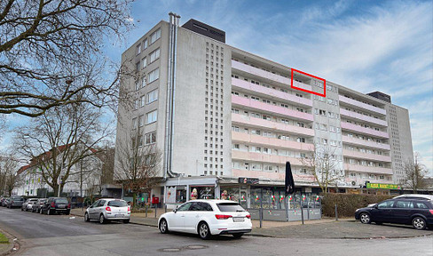 Freshly renovated 4-room apartment with elevator and balcony in Mönchengladbach - job center also welcome