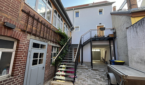 Kernsaniertes Wohnhaus mit ca. 284 m² Wohnfläche in Bürgel (3 WE, Dachterrasse, Wärmepumpe)
