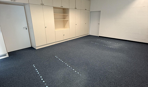 Büroräume in Nürnberg inkl. Küche&Parkplatz zu vermieten – 315 m²