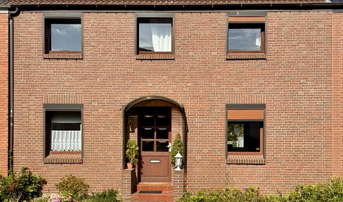 FREE TO MOVE IN: Terraced house in Geestemünde