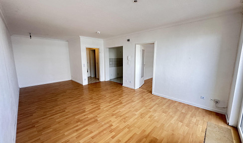 Helle, unvermietete 2 1/2 Zimmer Wohnung mit Balkon und Badewanne OHNE MAKLER