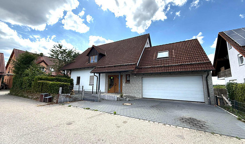 Großes Einfamilienhaus mit Garten u Garage * in Lauterhofen