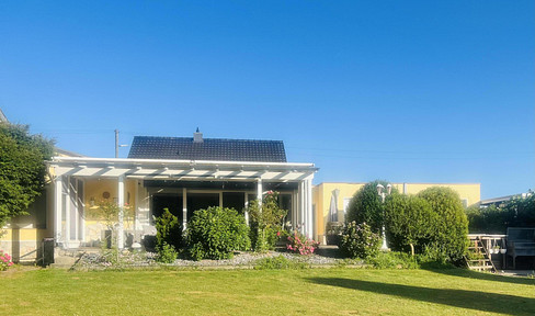 Exclusive house on the edge of the forest in Korschenbroich-Trietenbroich - sustainably renovated, idyllic & close to the city