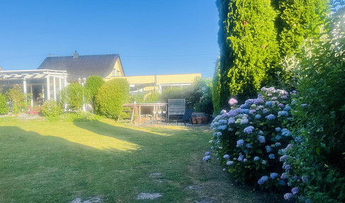 Freistehendes Ein- bis Zweifamilienhaus mit Feld- und Waldblick in Korschenbroich-Trietenbroich