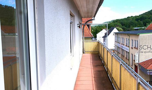 DG mit Balkon: helle großzügige 3-Zimmer + Wohnküche + Bad + GästeToilette, keine Schrägen,zentral