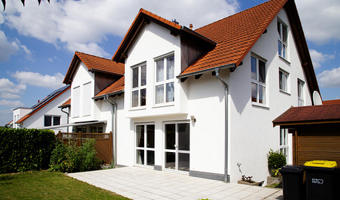 Commission-free: Very well-maintained semi-detached house with garden in a quiet location for sale