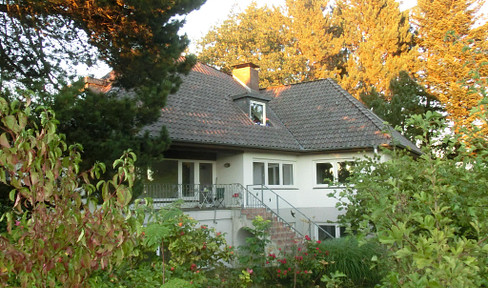Lots of space in a quiet location with a mature garden - ideal for families and the self-employed