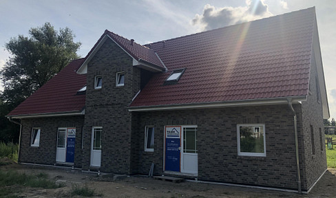 Exclusive semi-detached houses (KfW-55) in solid construction with large plot of land