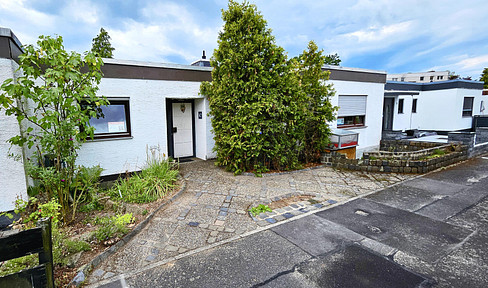 Accessible bungalow · approximately 190 m² of usable space · quiet residential location · versatile living concept.
