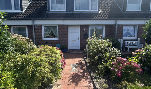 From private owner! Dream home in Wedel - mid-terraced house with garden, fireplace & 6 rooms