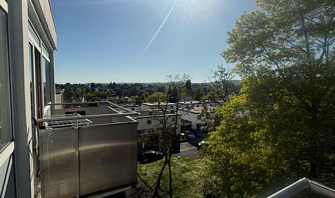 Sunny 1-room apartment // Balcony & EBK!