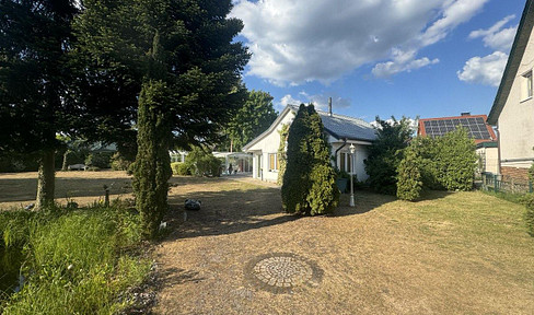 Bathhouse with pool, large terrace, carport & development potential Purchase price: € 295,000