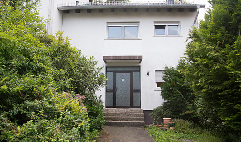 Quiet living on the edge of the forest in a spacious mid-terrace house in Kaiserslautern-Hohenecken