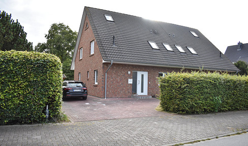 Modern 5-room DHH with lots of space on a large plot in a very good location
