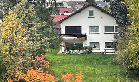 Attractive detached house with spacious plot and fantastic view of the Amalienberg