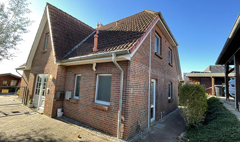 Two-family house between Lübeck and Hamburg