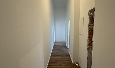 Bright, completely renovated 2-room apartment with balcony in Düsseldorf-Oberbilk
