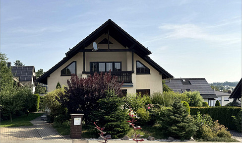 Energy-efficient detached house with granny apartment in a green location near Zwickau