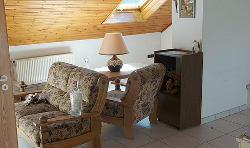Großzügige 2-Zimmer Dachgeschosswohnung im Grünen