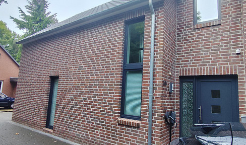 Well-maintained semi-detached house, only 6 years old, for sale by owner, located near Harrepark.