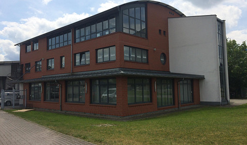 Beautiful specialist store/retailer with large office and warehouse