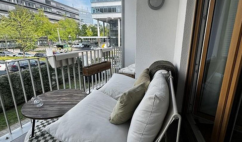 Exclusive 2-room apartment with balcony and new EBK in a quiet location