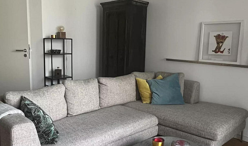 Right in the middle and yet quiet 2-room apartment with balcony in Friedrichshain