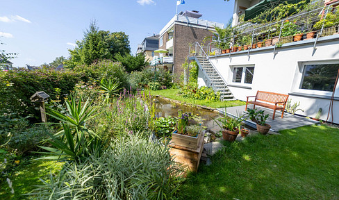 Living in a green environment, right in the city center (no real estate agent fees) - including a separate apartment of 85 square meters.