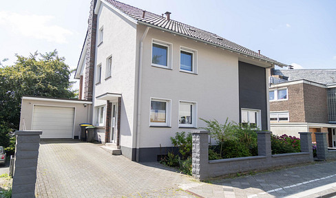High-quality townhouse in the center of Remscheid with beautiful garden (broker-free)