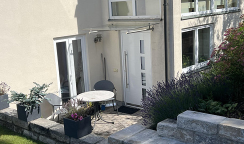 Cozy apartment with a terrace and fitted kitchen.