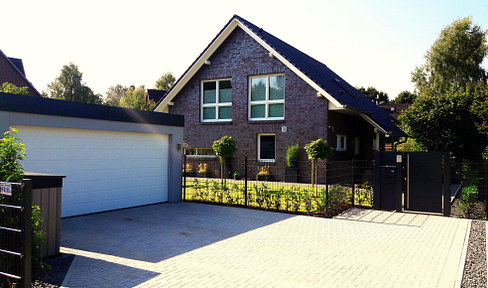Modern detached house with double garage on 891m² *commission-free