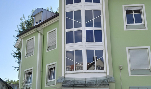 Quiet, beautifully designed 3-room apartment in a prime location without commission