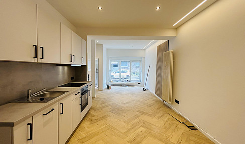 Attention singles! Refurbished and partially furnished apartment in a well-connected location!