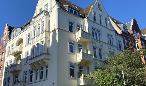 Beautifully modernized maisonette apartment with roof terrace in a top location in Kiel