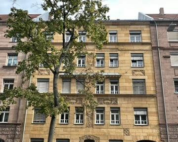 Erstbezug nach Kernsanierung: Modern ausgestattete 3-Zi.-Erdgeschosswohnung mit Küchenzeile