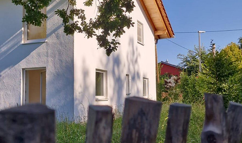 Neuwert. großzüg. Einfamilienhaus mit sep. Büro/Praxis/ELW, ruhige Lage bei Landsberg/L – prov.frei!