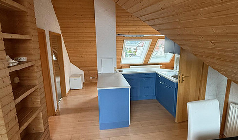 Charmante DG-Wohnung in ruhgier Lage & mit großem Balkon in Stuttgart-Obertürkheim