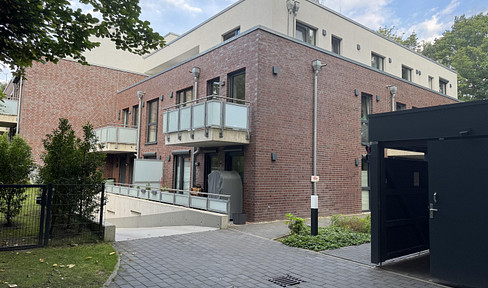 As-new 3-room apartment with balcony and EBK