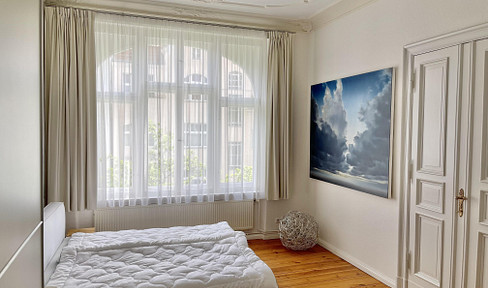 Bright 3-room apartment with old building charm and balcony in Wilmersdorf