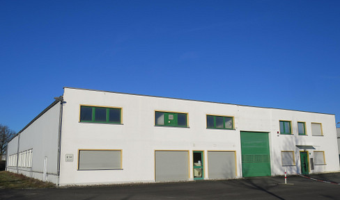 Produktionshalle mit Büros und Nebenräumen